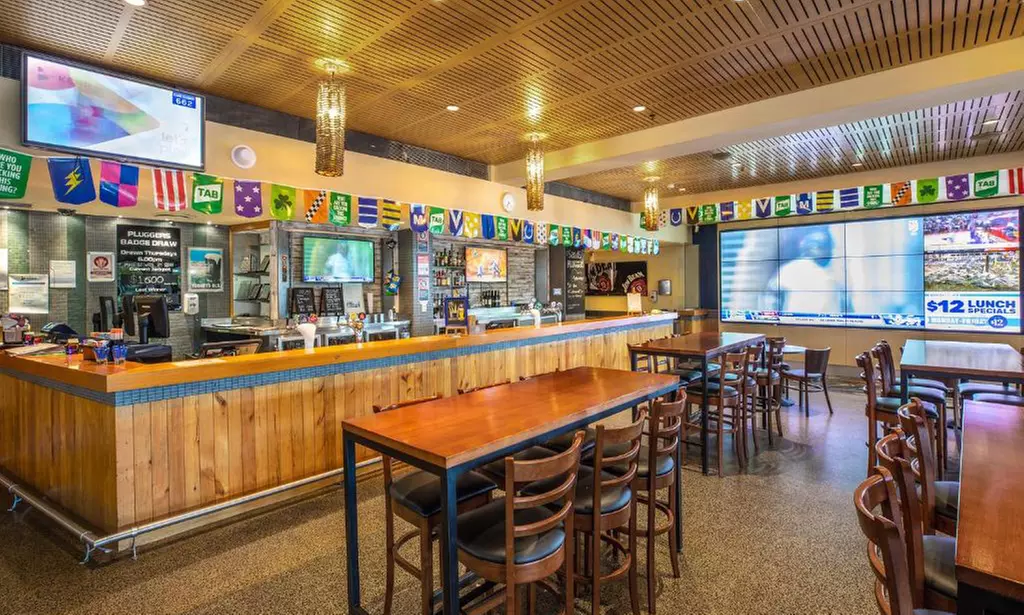 Narrabeen Beach: Studio Suite with Breakfast and Welcome Drinks