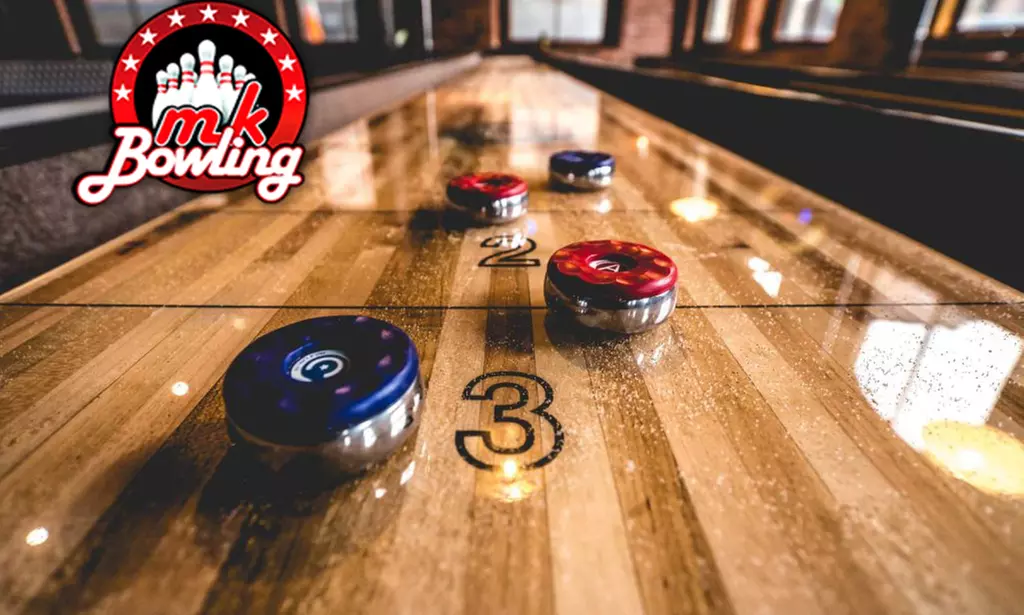 Zanurz się w świat zabawy i rywalizacji! Godzina gry w Shuffleboard