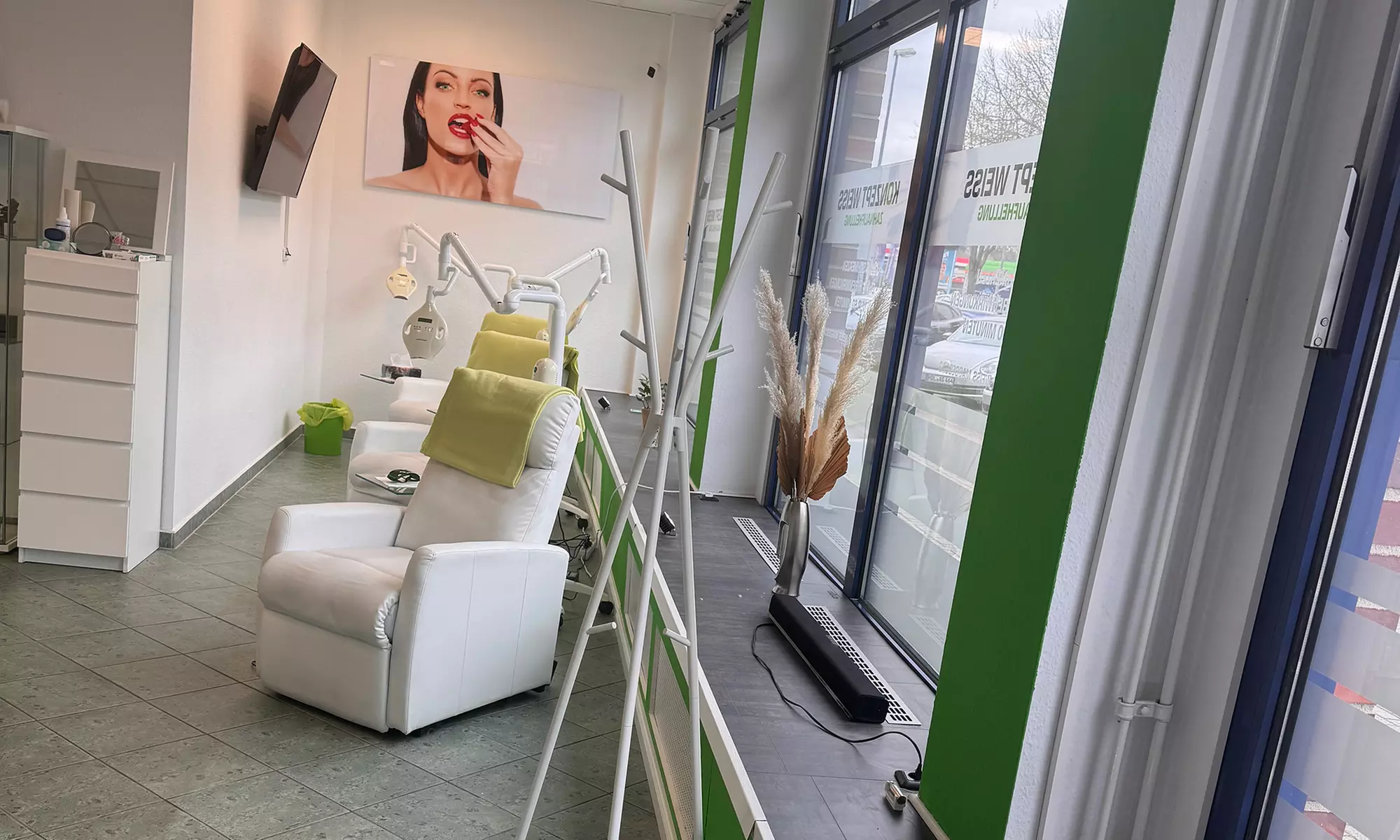 Strahlendes Lächeln: kosmetisches Zahn-Bleaching