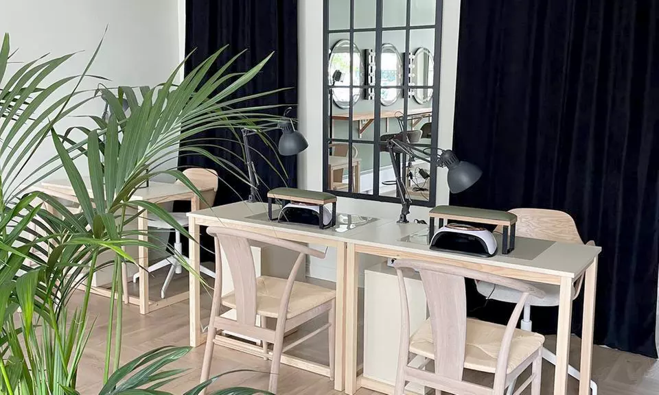 Pielęgnacja włosów każdej długości ze strzyżeniem i opcjonalnym modelowaniem w salonie SIMPLE (do -60%)