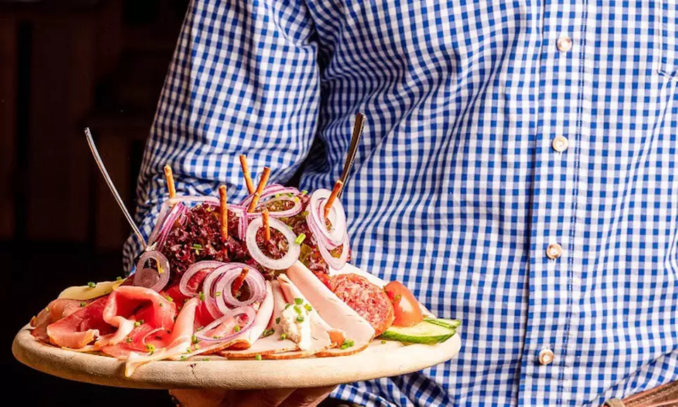 Bayerischer Familienbrunch am Sonntag mit Buffet für 2 Personen