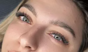 Augenbrauen- und/oder Wimpern-Lifting oder mit Wimpernverlängerung für 1 Person (bis zu 67% sparen)