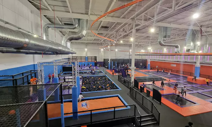 1 hora de acceso a Altitude Trampoline Park
