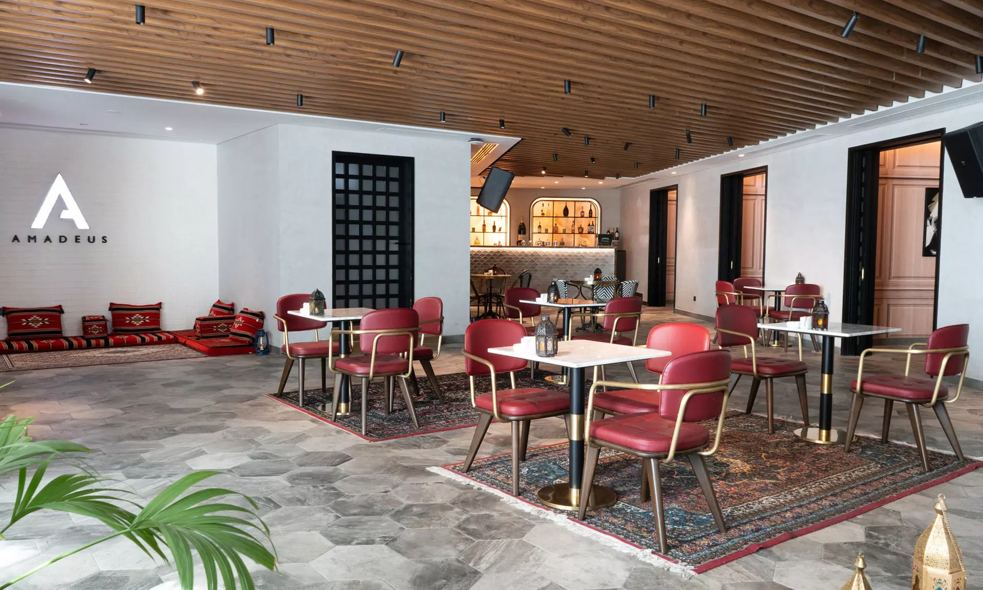 Free Flowing Beverages & 4-Course Set Menu