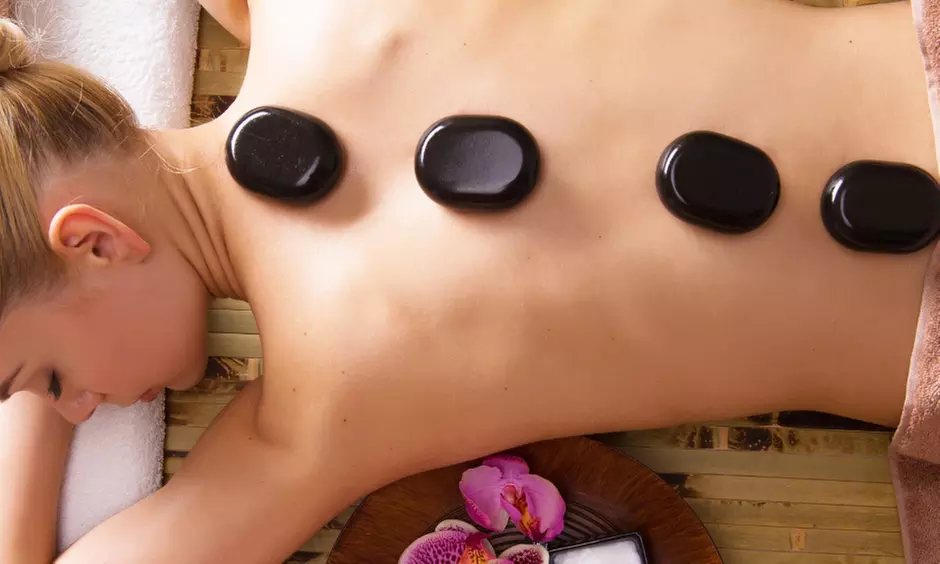 Godzinny masaż relaksacyjny całego ciała, gorącymi kamieniami lub stóp