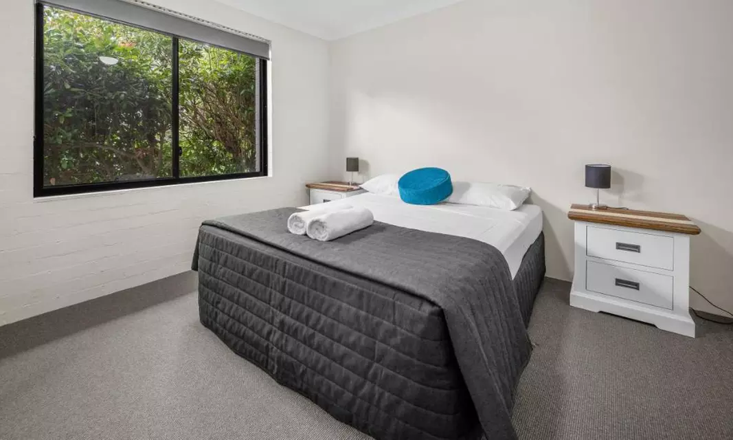 South Coast: 4* Two-Bedroom Apartment Stay with Bottle of Wine