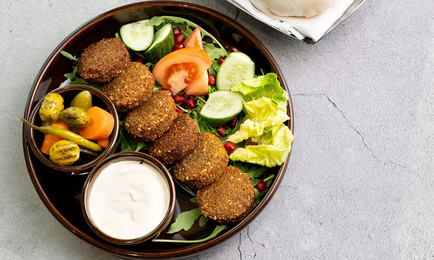 Free Flowing Beverages & 4-Course Set Menu