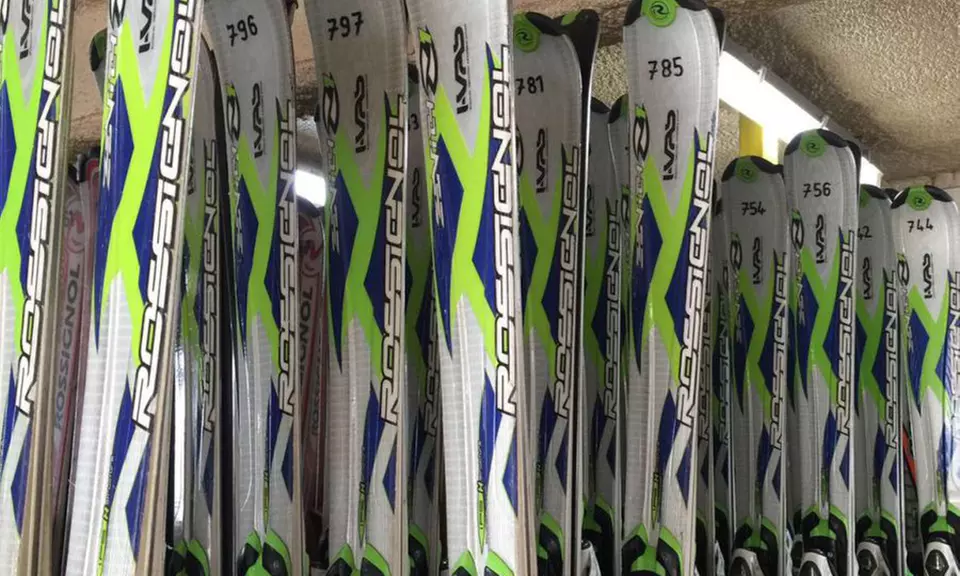 Alquiler de equipo completo de esquí o snow durante 1 o 2 días