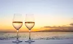 Cata de 4 vinos con tabla de quesos frente al mar para 2 o 4 personas