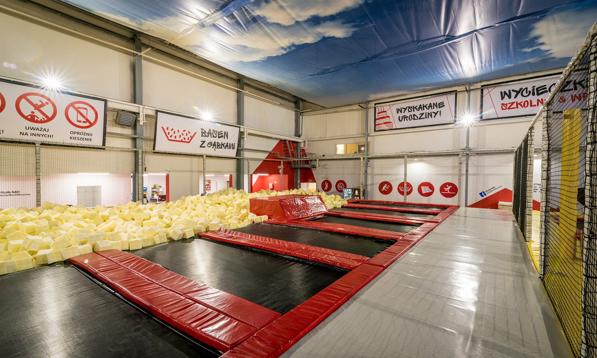 Godzina w parku trampolin