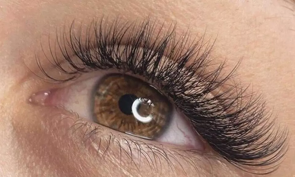 Kopfmassage, opt. Gesichtsbehandlung, opt. Lash/Brow Lifting