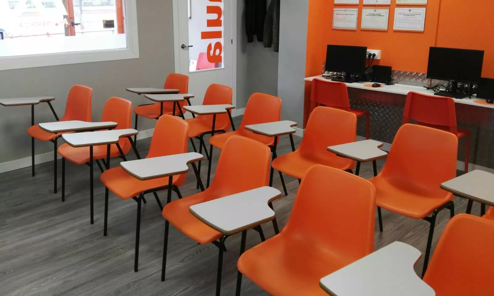 Curso teórico para el carné de conducir B con matrícula y prácticas