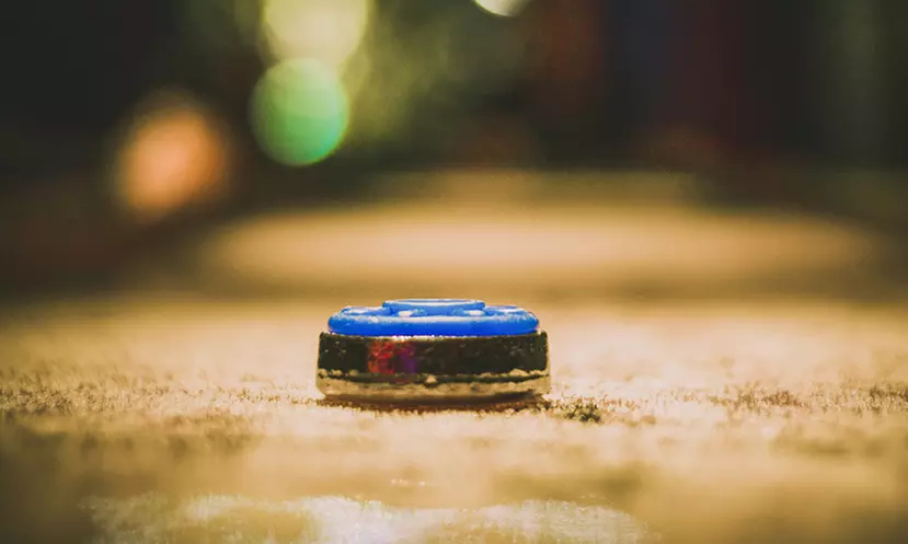 Zanurz się w świat zabawy i rywalizacji! Godzina gry w Shuffleboard