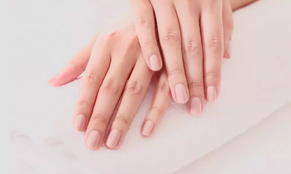 Bis zu 30% Rabatt auf den Maniküre-Pediküre bei Parisa Beauty