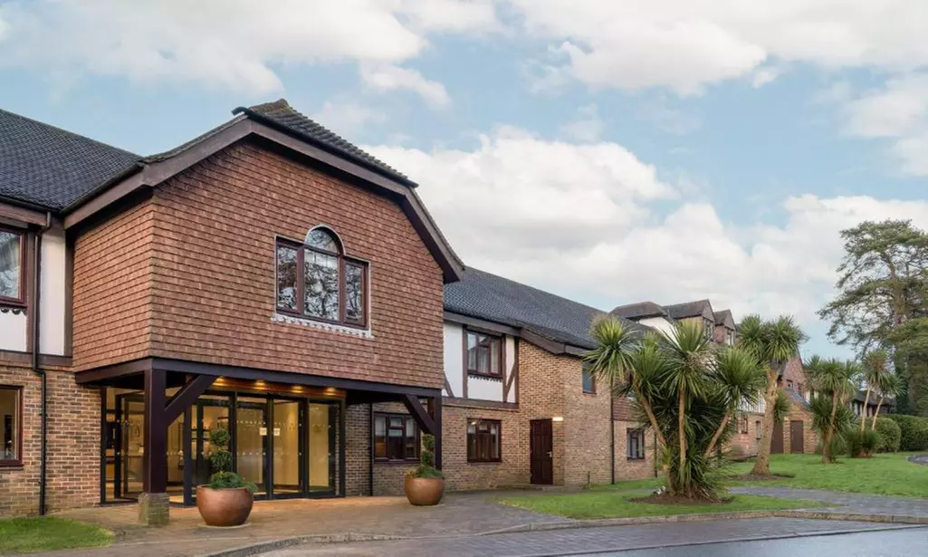 Felbridge: Double Standard with Breakfast