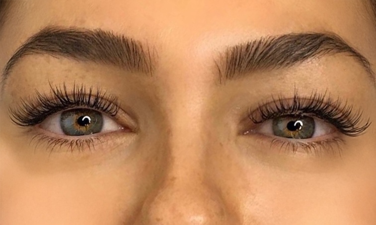 Pose de cils classiques, rehaussement ou browlift