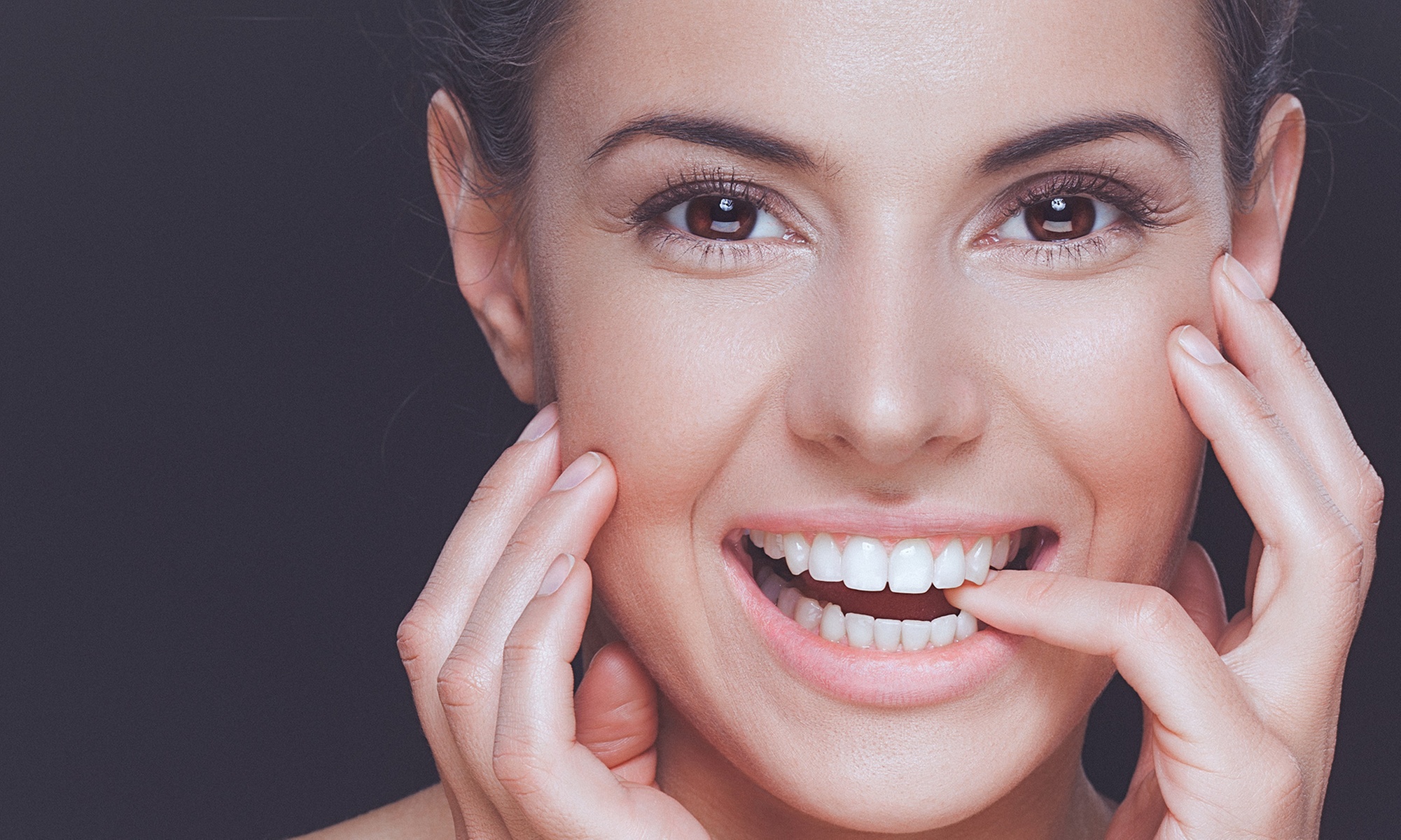 Kosmetisches Zahn-Bleaching: Natürliche Inhaltsstoffe für weiße Zähne