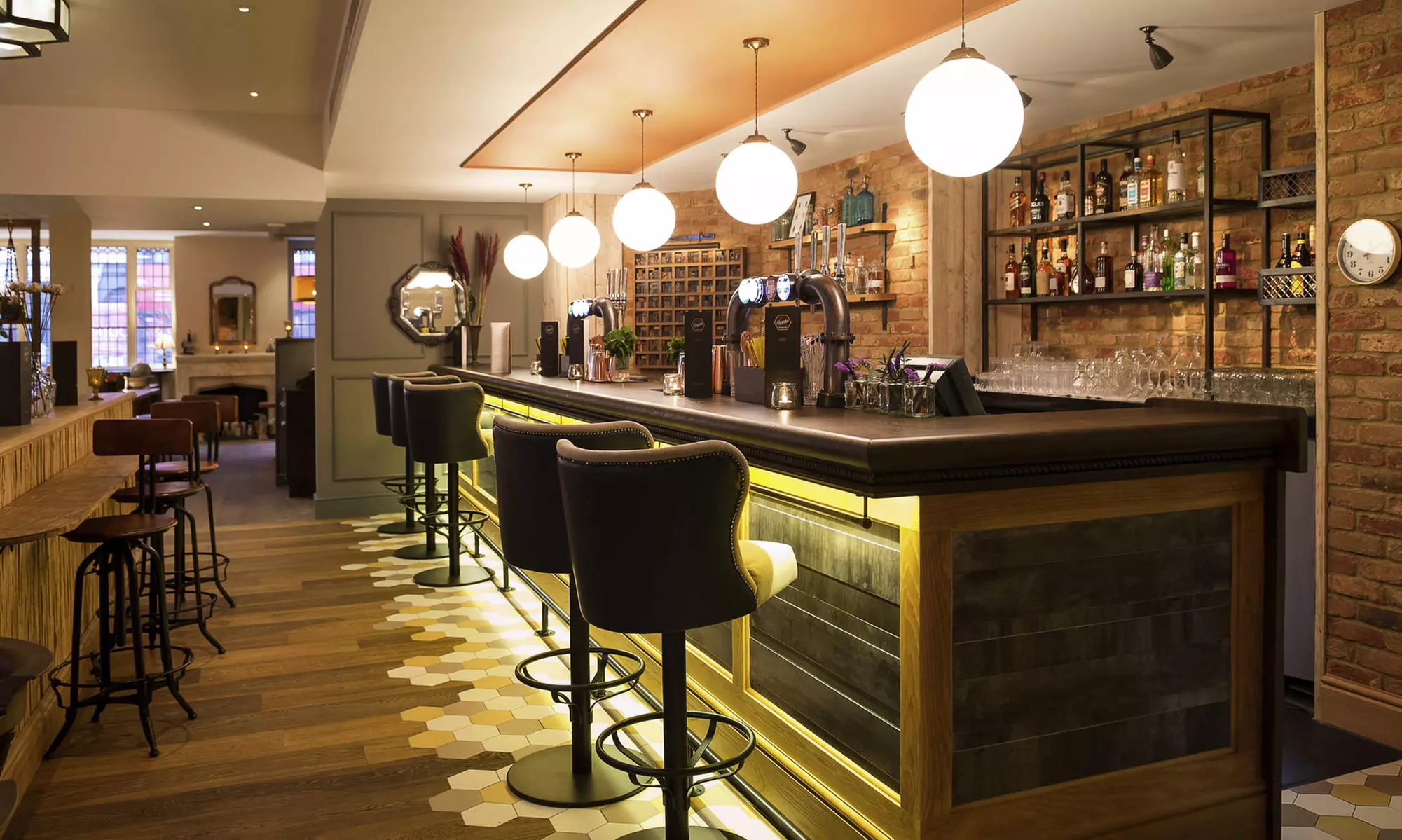 Up to 36% Off on Afternoon Tea at Mercure Oxford Eastgate Hotel