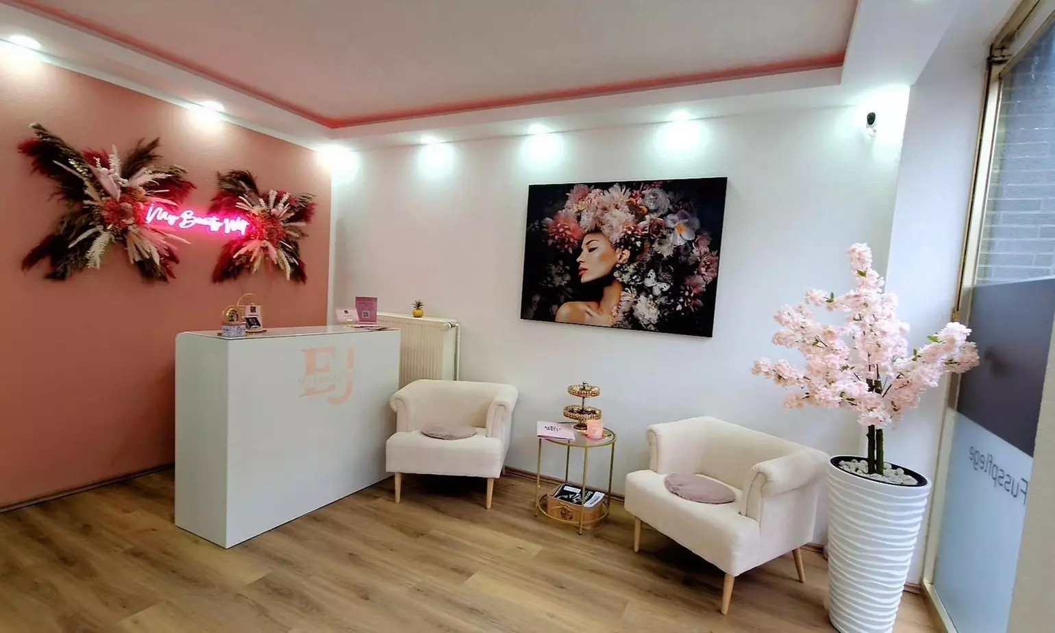 Strahlendes Lächeln in nur 45 Min.: Kosmetisches Zahn-Bleaching