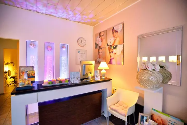 Mesotherapie mit Hyaluron-Ampulle