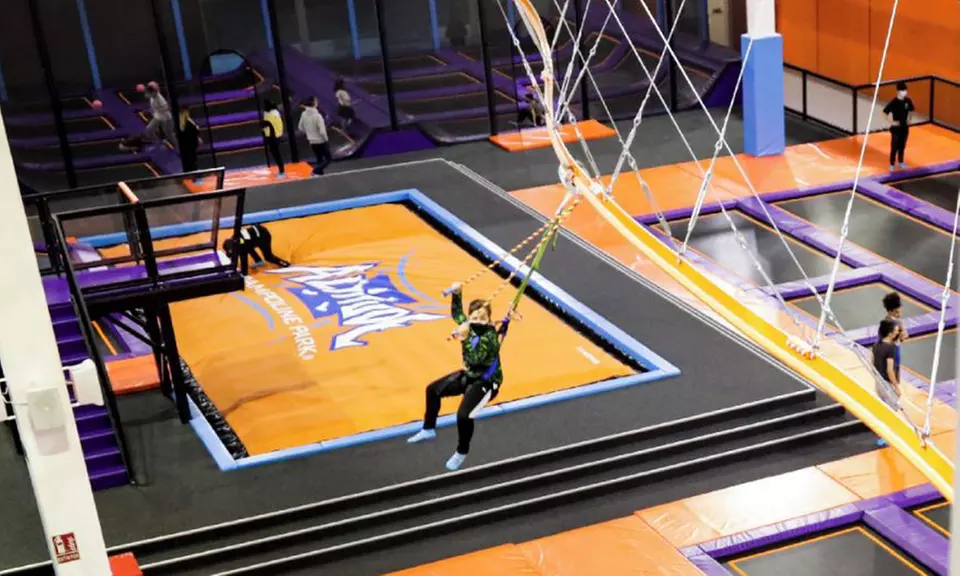 1 hora de acceso a Altitude Trampoline Park