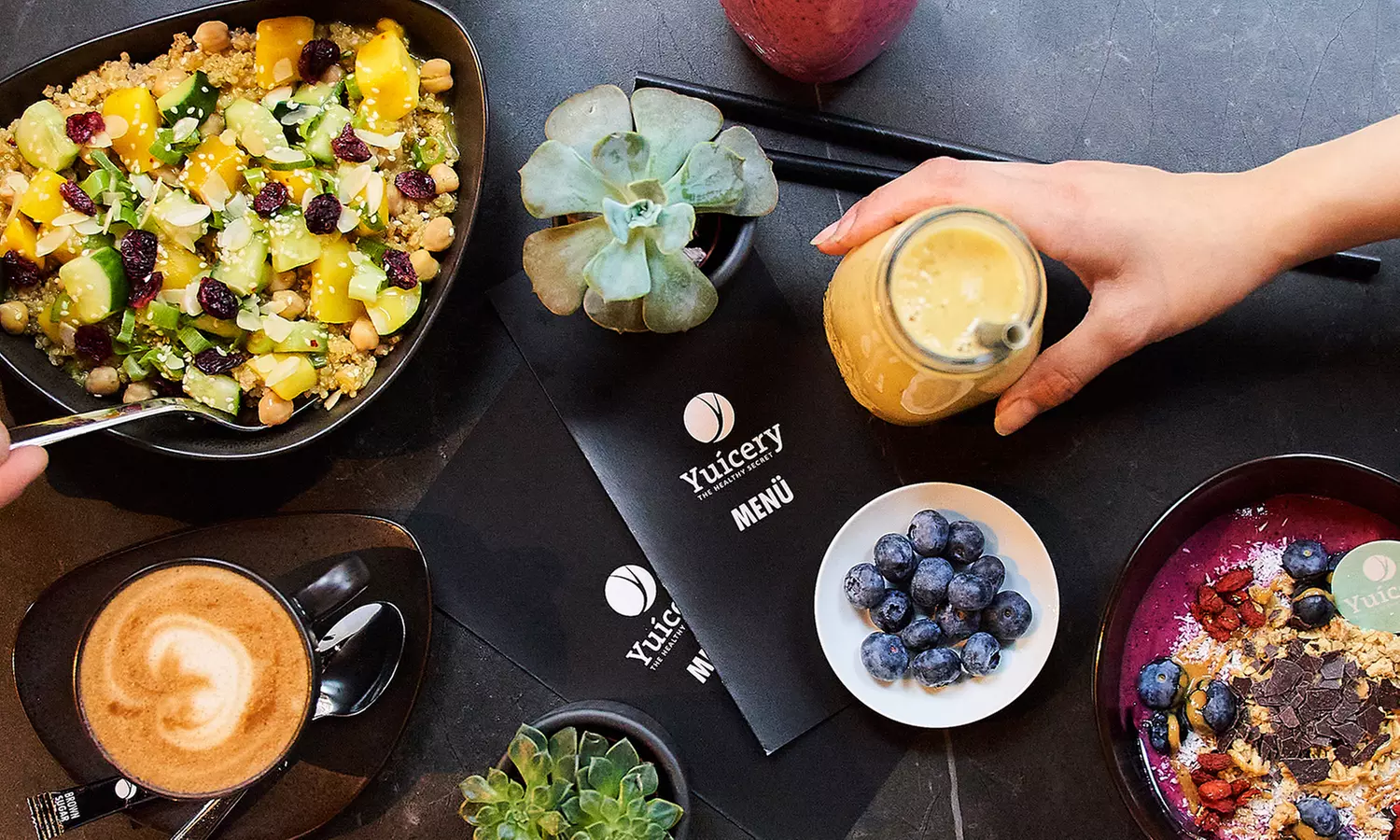 Frische Bowl und Softgetränk