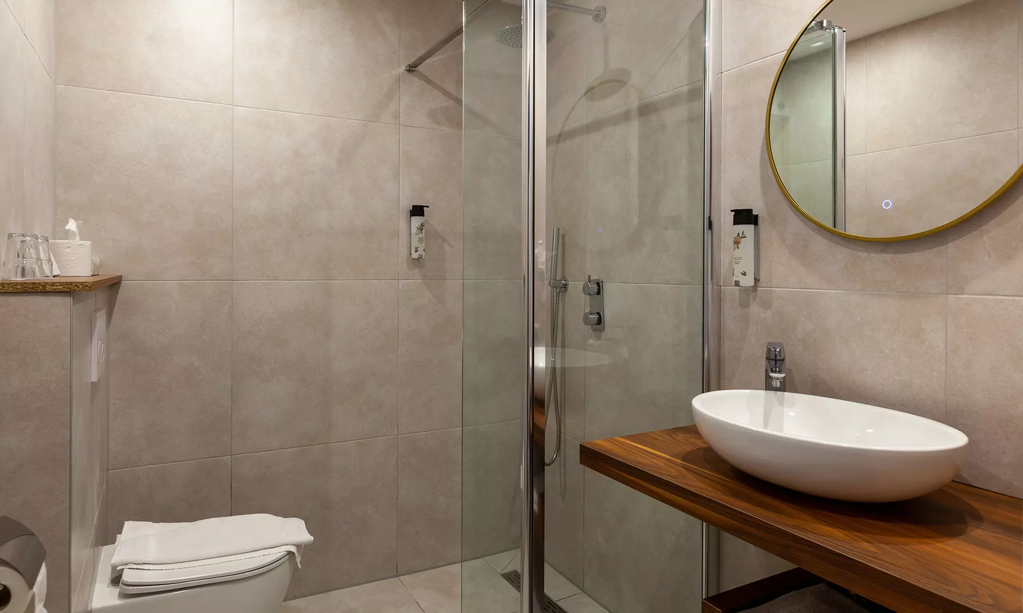 Bei Amsterdam: Zweibettzimmer, Junior Suite oder Familienzimmer