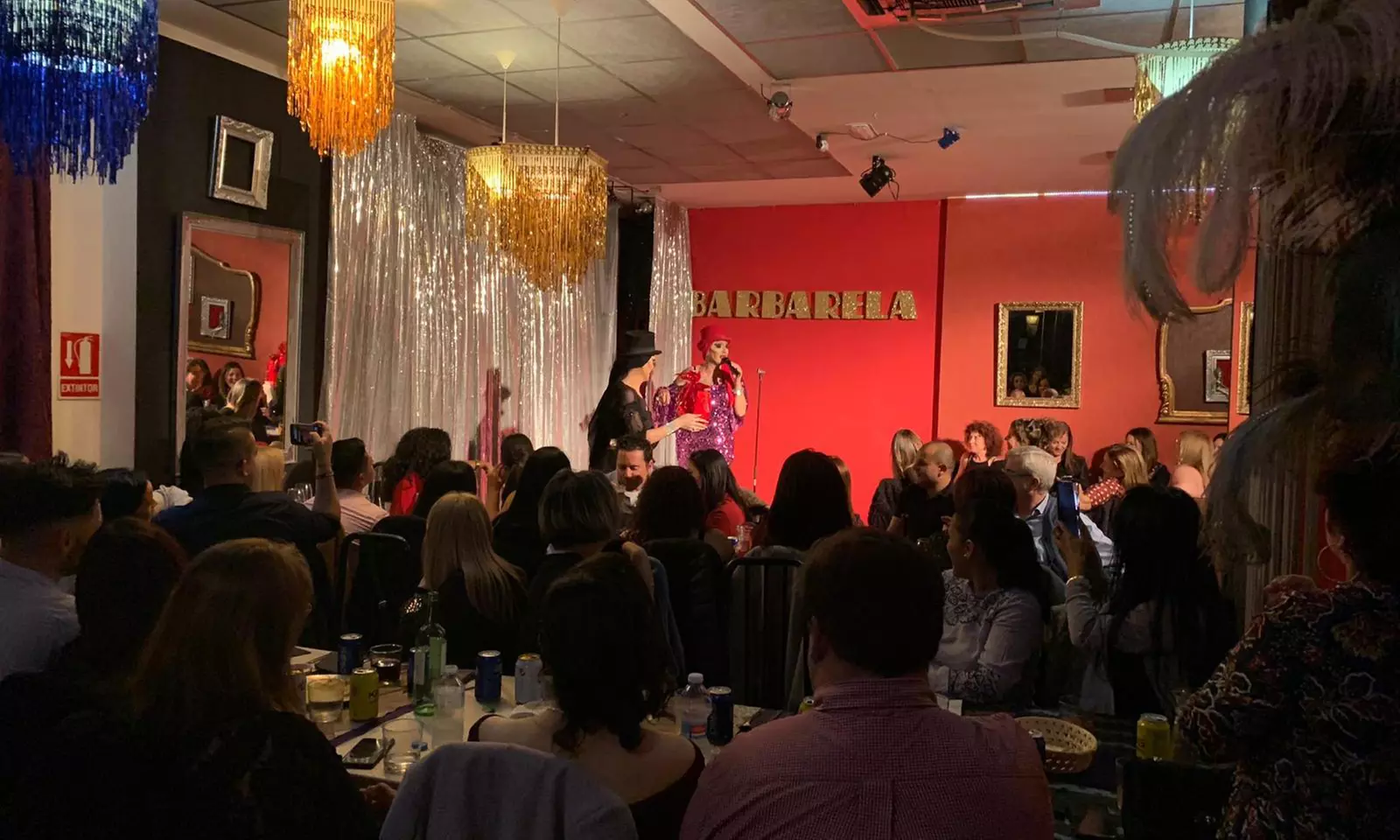 Cena con espectáculo de cabaret y drag queens para 2 o 4 en Barbarela