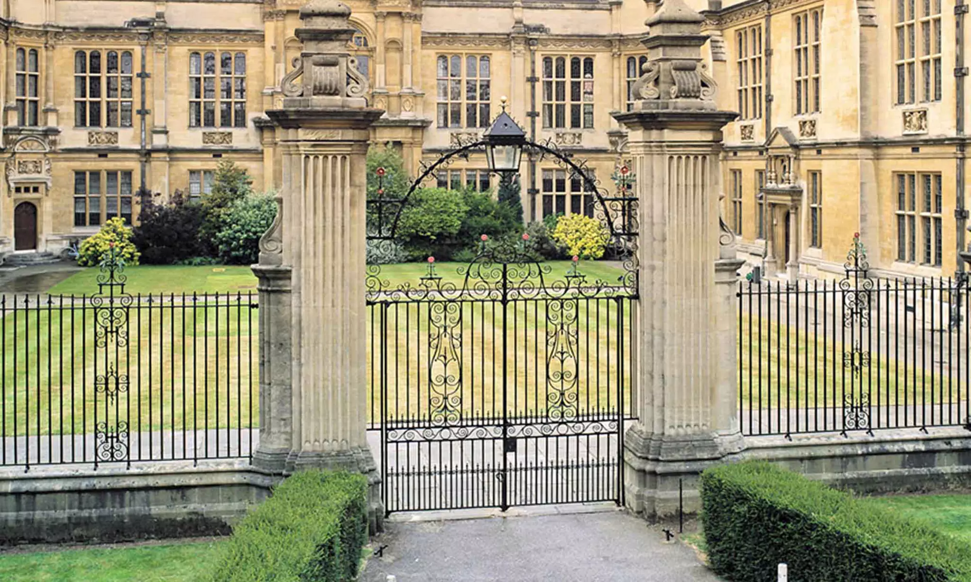 Up to 36% Off on Afternoon Tea at Mercure Oxford Eastgate Hotel