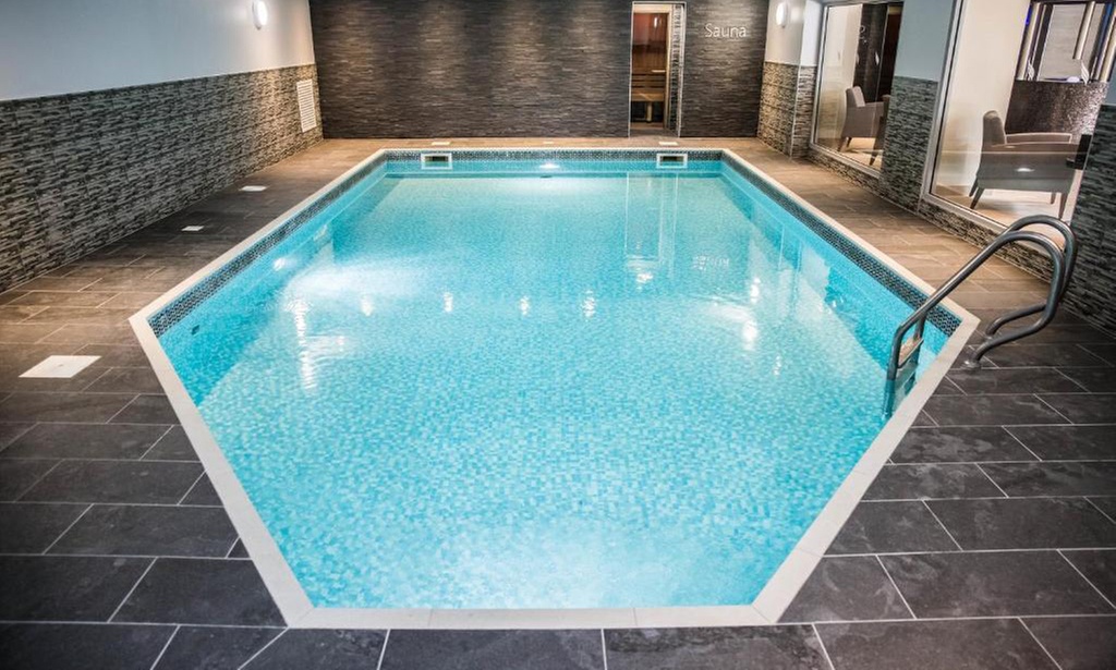 West Yorkshire: Double Room for 2 w/ Breakfast & Dinner, Plus Prosecco