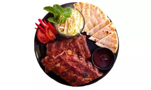 Spareribs oder Lachs-Steak für 2 Personen mit Getränk im Mahun Smoked Food & Sushi (34% sparen)