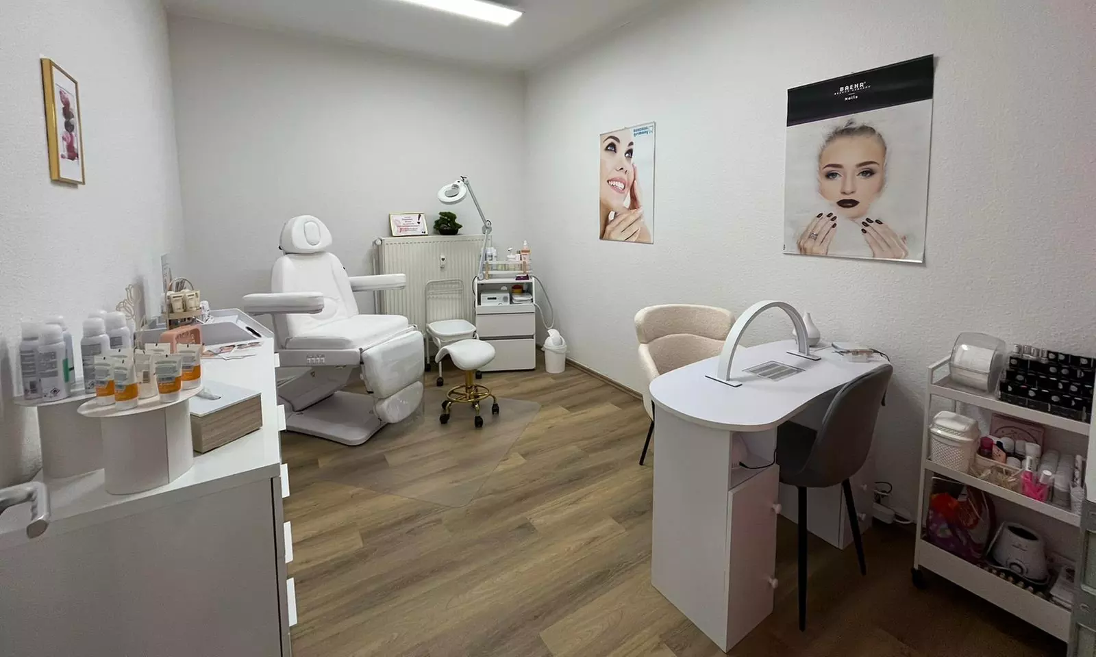 Strahlendes Lächeln in nur 45 Min.: Kosmetisches Zahn-Bleaching