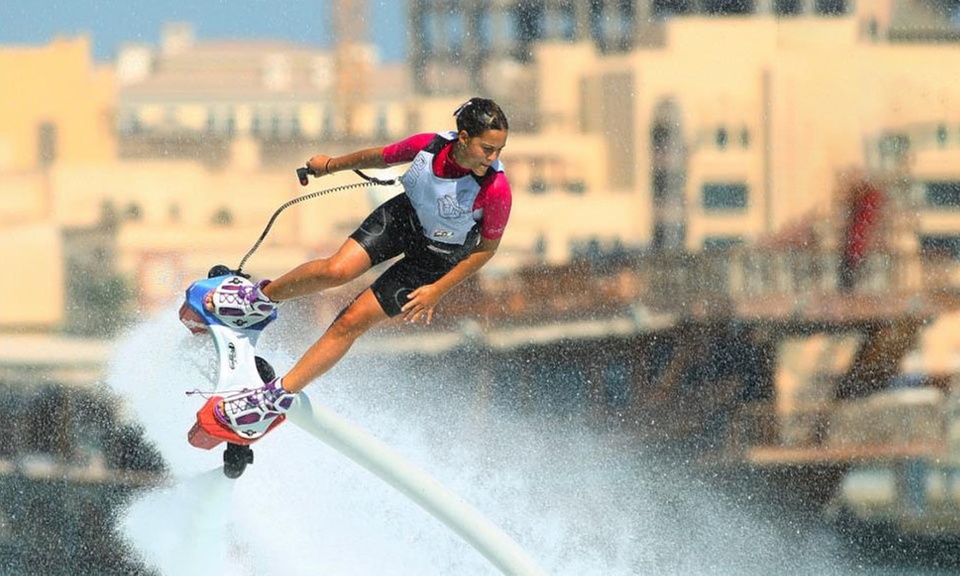 Ekscytujące chwile na wodzie – latanie i nurkowanie na Flyboard®