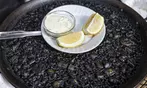 Delicioso menú de arroz de marisco o verdura con 3 entrantes