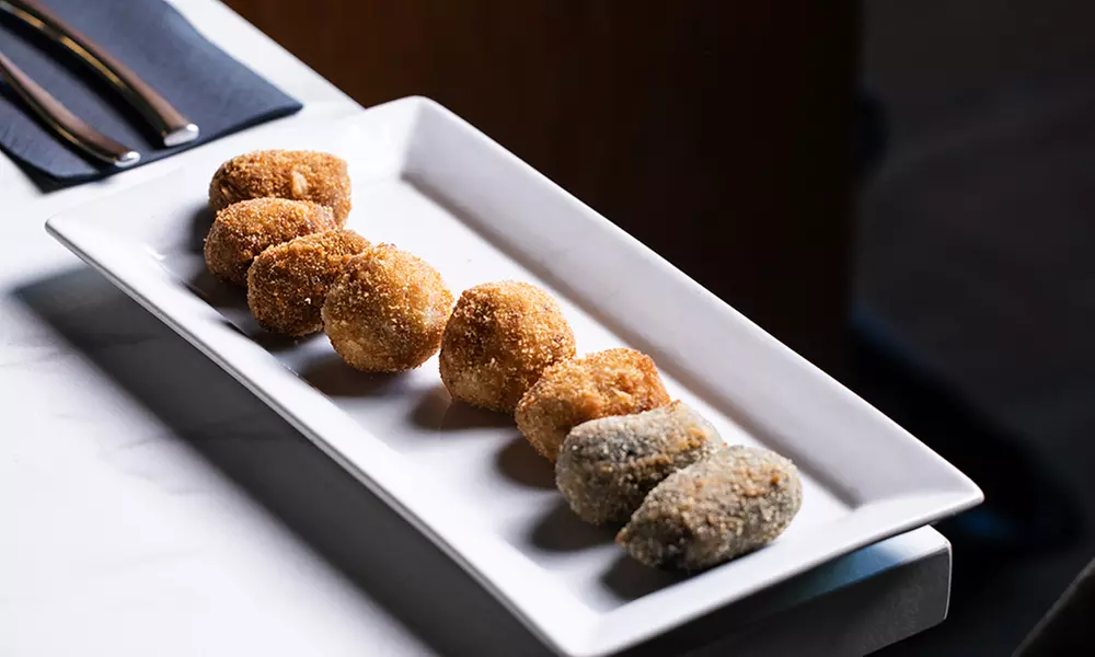 Menú de parrillada o chuletón para 2 o 4 personas con postre y bebida