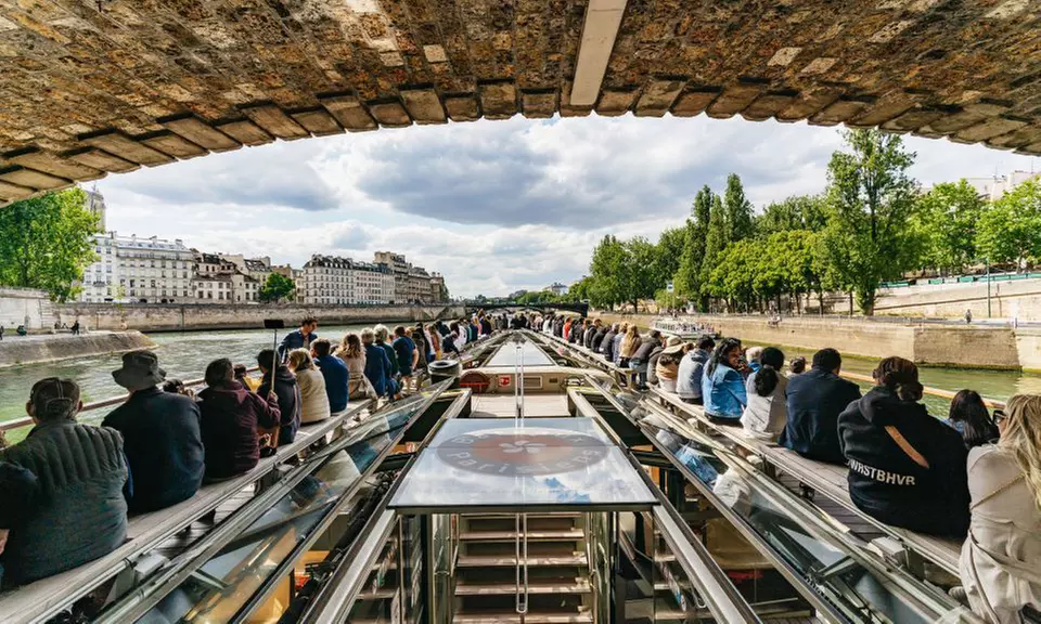 Explorez Paris autrement sur les Bateaux Parisiens Croisière Promenade
