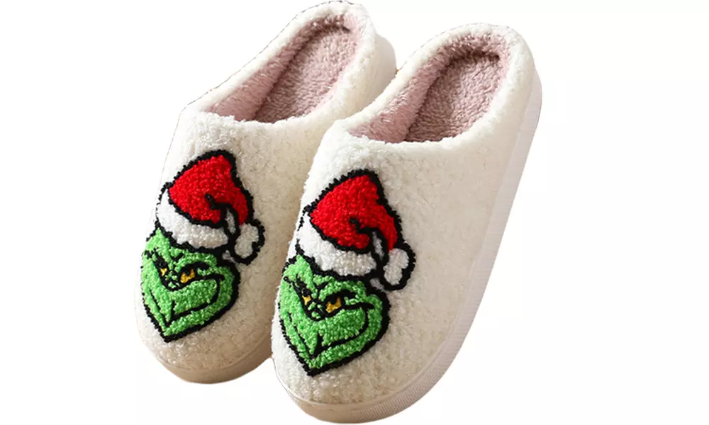 Weihnachtliche Hausschuhe mit Grinch-Motiv
