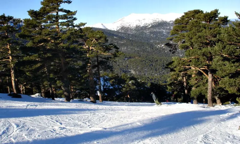 Forfait de Esquí con Alquiler Opcional en Puerto Navacerrada
