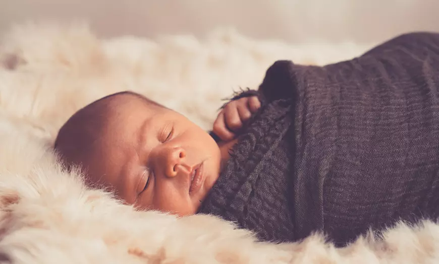 90 Min. Baby Fotoshooting inkl. 2-5 Bildern + Geschenk