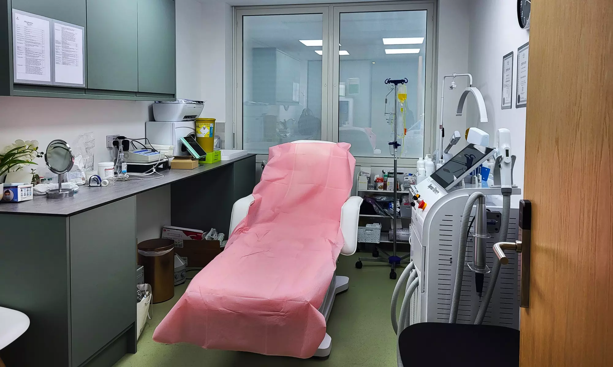 RF Gold Microneedling with Vitamin Booster for Face or Décolletage