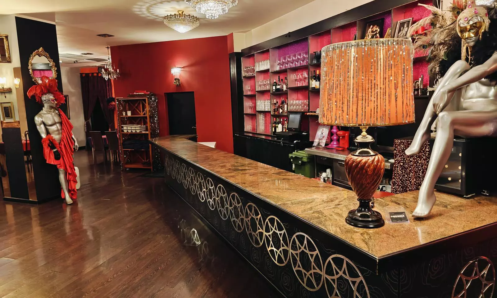 Cena con espectáculo de cabaret y drag queens para 2 o 4 en Barbarela