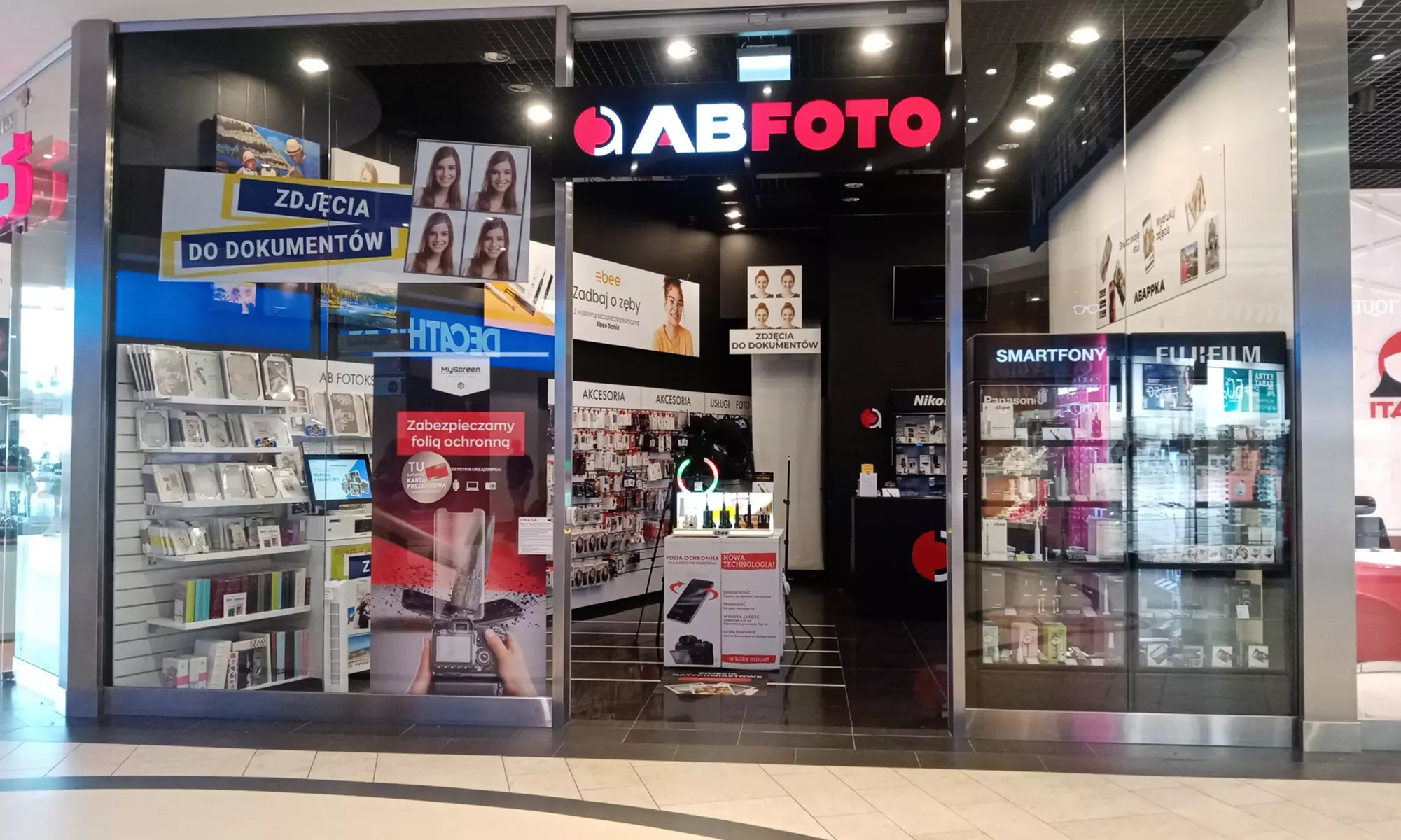 Wydrukuj wspomnienia z AB Foto – odbitki zdjęć w różnych rozmiarach w 16 salonach w całej Polsce