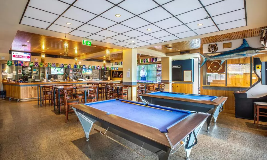 Narrabeen Beach: Studio Suite with Breakfast and Welcome Drinks