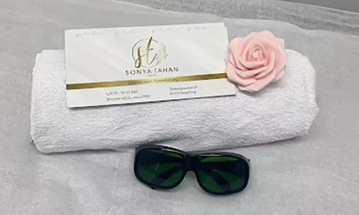 3x oder 5x Laser Haarentfernung an kleiner Zone für Frauen oder Männer