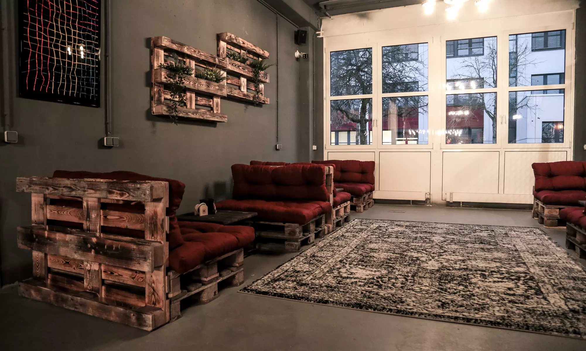 85 Min. Axt-& Messerwerfen auf bis zu 2 Bahnen für bis zu 4 Personen