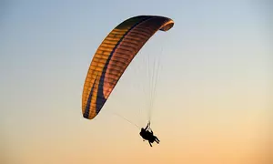 Vuelo libre en parapente con piloto titulado y opción a fotos y vídeo para 1 o 2 personas, ahorra hasta un 31%