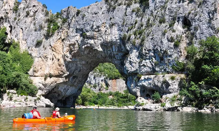 Descente en canoë sur l’Ardèche : 8 km ou 32 km d’aventure