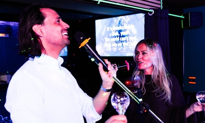 Samen beleef je het beste: Black Light minigolf + privé karaokeroom