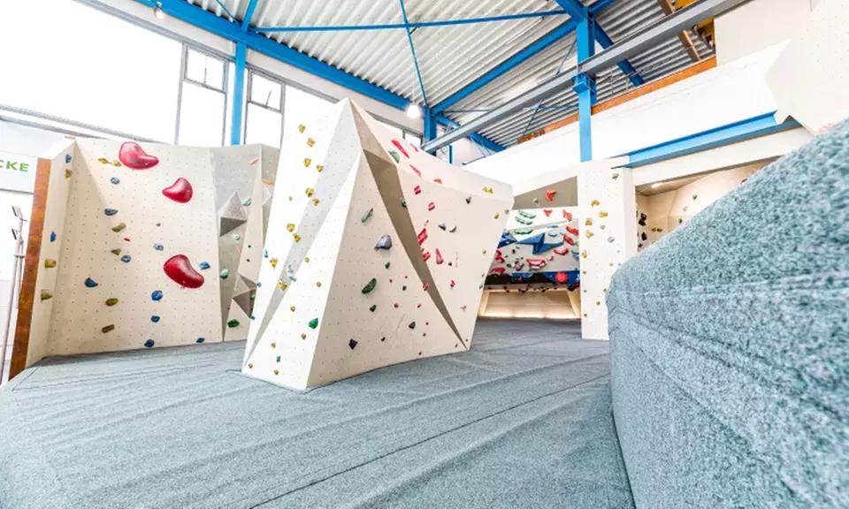 Eintritt in die Boulderhalle inkl. Kletterschuhe für 2 oder 4 Personen