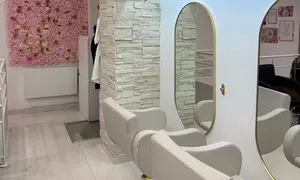 Choisissez entre le lissage brésilien ou au tanin, pour différentes longueurs de cheveux, avec la Maison Glory Institut